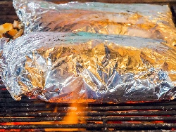 Печени свински пържоли с картофи, тиквички, чери домати и каперси във фолио на скара - снимка на рецептата Печени свински пържоли с картофи, тиквички, чери домати и каперси във фолио на скара - снимка на рецептата